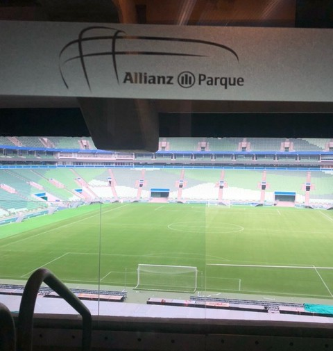 Almoço com o estádio aos pés